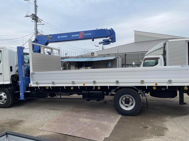 ヒノレンジャー ロング　ＴＡＤＡＮＯ４段クレーン　ラジコン付　左側リトラクタブルミラー　メッキパーツ　ＥＴＣ　最大積載量２，４００ｋｇ　床／木　６速ＭＴ　車検令和８年６月　走行距離６５，５６６ｋｍ　乗車定員３名（22枚目）