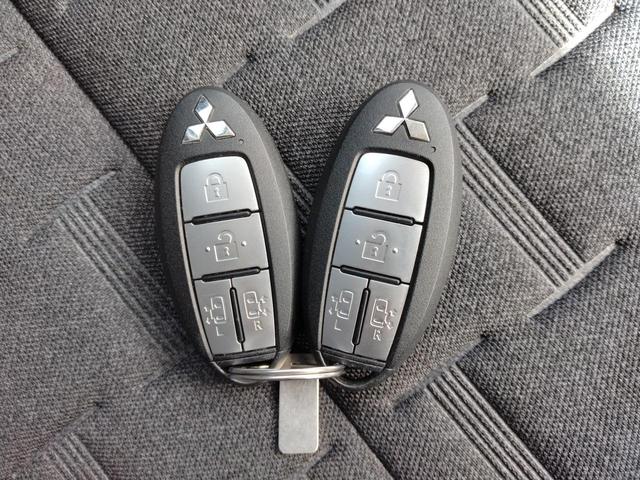 デリカミニ Ｔ　プレミアム　１２カ月走行距離無制限保証　４ＷＤ　ハンズフリーオートスライドドア　クルーズコントロール　デジタルインナーミラー　ナビ　フルセグ　Ｂｌｕｅｔｏｏｔｈ接続　マルチアラウンドモニター　ステアリングヒーター（5枚目）