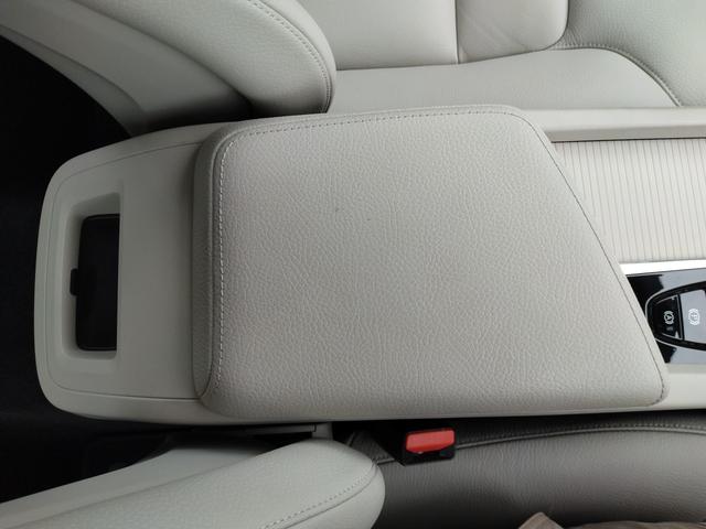 Ｖ６０ Ｔ５　モメンタム　６ヶ月距離無制限保証　ＡｐｐｌｅＣａｒＰｌａｙ　Ａｎｄｒｏｉｄａｕｔｏ　ホワイトレザー　バーチライトメタリック　フルセグＴＶ　ＥＴＣ　バックカメラ　パーキングアシスト　クルーズコントロール（29枚目）