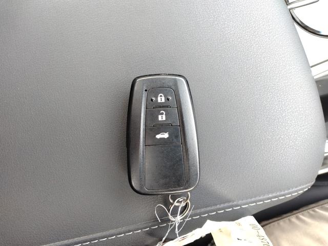 クラウンハイブリッド S Cパッケージ 12ヶ月距離無制限保証 サンルーフ フルセグTV ETC2.0 DVD再生 Bluetoothオーディオ ツインモニター USB入力 パワーシート ドライブレコーダー クルーズコントロール(9枚目)