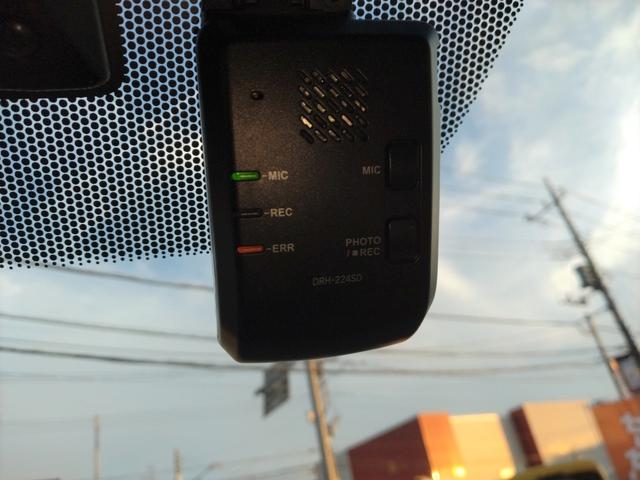 フリードハイブリッド ハイブリッド・Ｇブラックスタイル　１２ヶ月距離無制限保証　９インチディーラーオプションフルセグナビ　バックカメラ　純正ドライブレコーダー　シートヒーター　ＬＥＤヘッドライト　Ｂｌｕｅｔｏｏｔｈオーディオ　ＥＴＣ（8枚目）