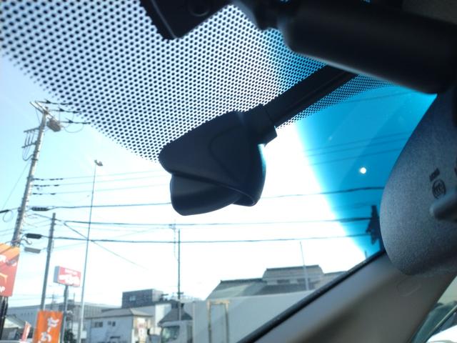 フリード クロスター・ホンダセンシング 12ヶ月距離無制限保証 フリップダウンモニター 前後ドライブレコーダー フルセグTV Bluetooth接続 両側パワースライドドア USB入力端子 クルーズコントロール バックカメラ ETC(4枚目)