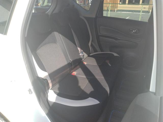 ノート ｅ－パワー　Ｘ　１２カ月走行距離無制限保証　アラウンドビューモニター　レーンアシスト　衝突被害軽減システム　ＥＴＣ　ＢＬＵＥＴＯＯＴＨ接続　プッシュスタート　オートライト　スマートキー　横滑り防止装置　電動格納ミラー（41枚目）