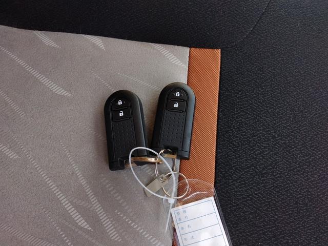 パッソ モーダ 12ヶ月距離無制限保証 LEDヘッドライト バックカメラ ナビ TV クリアランスソナー 衝突被害軽減システム オートマチックハイビーム オートライト スマートキー アイドリングストップ CVT(4枚目)