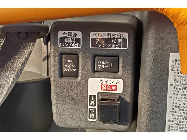 タント カスタムＸ　ＳＡＩＩＩ　福祉車両　車いす仕様車　両側パワースライドドア　スマートアシストＩＩＩ　電動ウインチ　運転席シートヒーター　ドライブレコーダー　ＥＴＣ　ＬＥＤヘッドライト　純正８インチフルセグナビ　バックカメラ（5枚目）