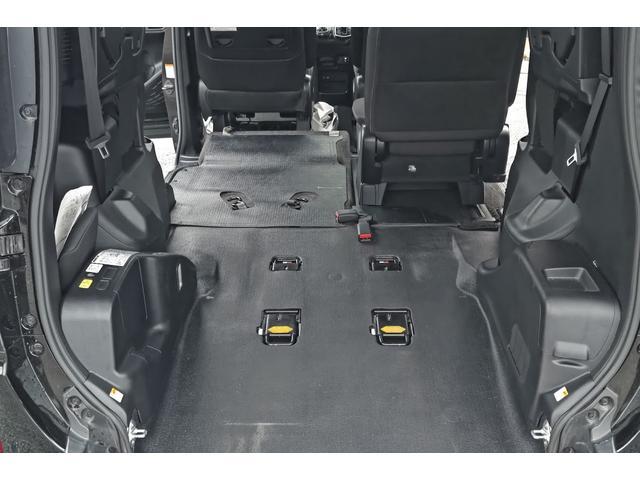 ヴォクシー ＺＳ　福祉車両　ＺＳウェルキャブタイプＩ　車いす１脚仕様　モデリスタエアロ　車高調整装置　電動固定装置　純正フルセグナビ　バックカメラ　トヨタセーフティーセンス　フリップダウンモニター　社外アルミホイール（4枚目）