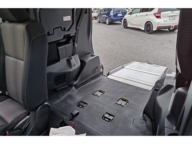 ヴォクシー ＺＳ　福祉車両　ＺＳウェルキャブタイプＩ　車いす１脚仕様　モデリスタエアロ　車高調整装置　電動固定装置　純正フルセグナビ　バックカメラ　トヨタセーフティーセンス　フリップダウンモニター　社外アルミホイール（6枚目）