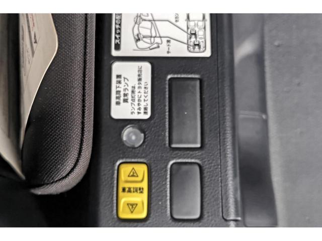ヴォクシー ＺＳ　福祉車両　ＺＳウェルキャブタイプＩ　車いす１脚仕様　モデリスタエアロ　車高調整装置　電動固定装置　純正フルセグナビ　バックカメラ　トヨタセーフティーセンス　フリップダウンモニター　社外アルミホイール（13枚目）