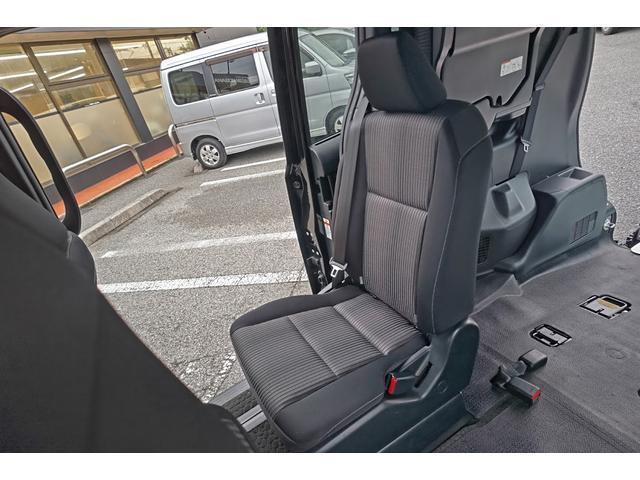 ヴォクシー ＺＳ　福祉車両　ＺＳウェルキャブタイプＩ　車いす１脚仕様　モデリスタエアロ　車高調整装置　電動固定装置　純正フルセグナビ　バックカメラ　トヨタセーフティーセンス　フリップダウンモニター　社外アルミホイール（16枚目）