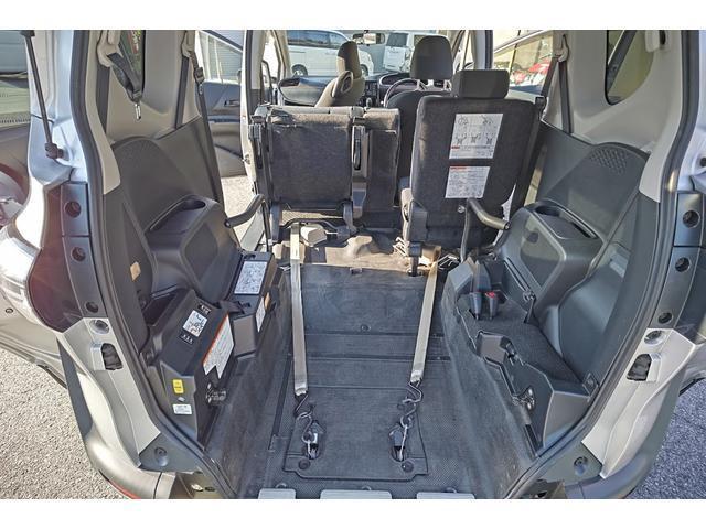 シエンタ Ｘ　福祉車両　ウェルキャブ　車いす仕様　スロープ　タイプＩＩＩ　助手席側セカンドシート付　助手席回転シート付　電動スライドドア　純正オーディオ　キーレス（4枚目）