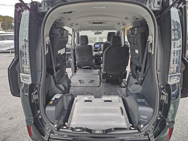 ヴォクシー Ｘ　福祉車両　タイプ１　ユーザー買取車両　車いす１脚仕様　電動固定装置　車高調整装置　片側パワースライドドア　ＢＴ接続可ナビ　ＤＶＤ再生可　バックカメラ　スロープ前倒れ機能付き（18枚目）