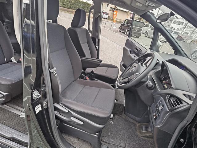 ヴォクシー Ｘ　福祉車両　タイプ１　ユーザー買取車両　車いす１脚仕様　電動固定装置　車高調整装置　片側パワースライドドア　ＢＴ接続可ナビ　ＤＶＤ再生可　バックカメラ　スロープ前倒れ機能付き（23枚目）