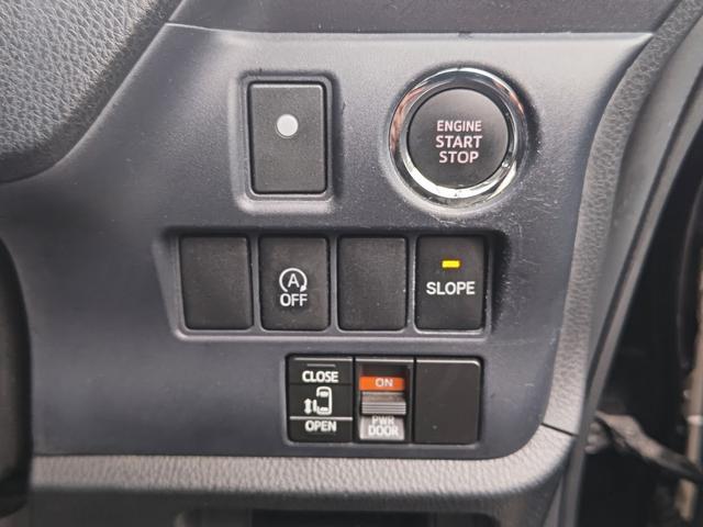 ヴォクシー Ｘ　福祉車両　タイプ１　ユーザー買取車両　車いす１脚仕様　電動固定装置　車高調整装置　片側パワースライドドア　ＢＴ接続可ナビ　ＤＶＤ再生可　バックカメラ　スロープ前倒れ機能付き（30枚目）
