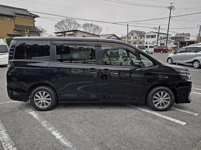 ヴォクシー Ｘ　福祉車両　タイプ１　ユーザー買取車両　車いす１脚仕様　電動固定装置　車高調整装置　片側パワースライドドア　ＢＴ接続可ナビ　ＤＶＤ再生可　バックカメラ　スロープ前倒れ機能付き（40枚目）