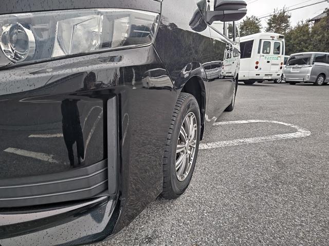 ヴォクシー Ｘ　福祉車両　タイプ１　ユーザー買取車両　車いす１脚仕様　電動固定装置　車高調整装置　片側パワースライドドア　ＢＴ接続可ナビ　ＤＶＤ再生可　バックカメラ　スロープ前倒れ機能付き（41枚目）