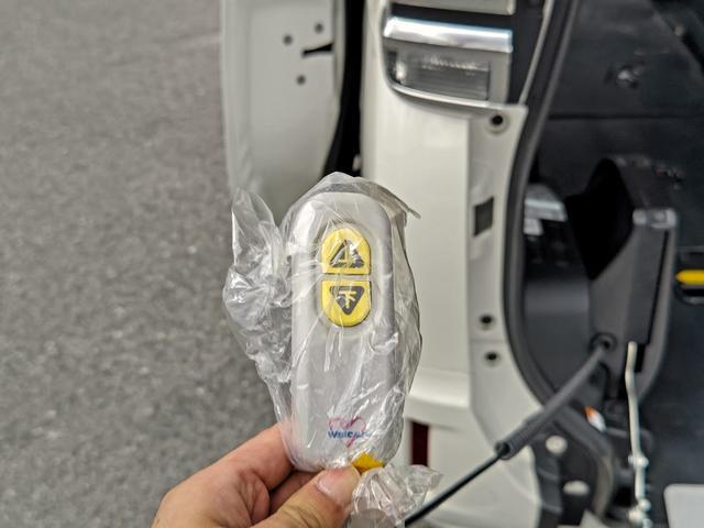 ヴォクシー Ｘ　福祉車両　タイプ１　車いす１脚仕様　寒冷地仕様　４ＷＤ　ワイパーヒーター　電動スロープ　ＢＴ接続可ナビ　バックカメラ　オートクルーズコントロール（12枚目）