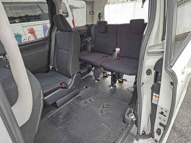 ヴォクシー Ｘ　福祉車両　タイプ１　車いす１脚仕様　寒冷地仕様　４ＷＤ　ワイパーヒーター　電動スロープ　ＢＴ接続可ナビ　バックカメラ　オートクルーズコントロール（16枚目）