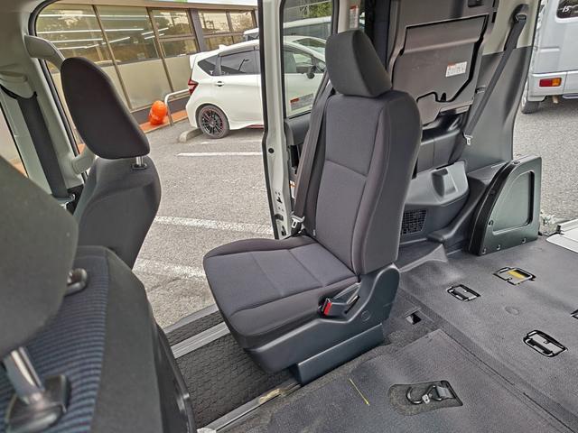 ヴォクシー Ｘ　福祉車両　タイプ１　車いす１脚仕様　寒冷地仕様　４ＷＤ　ワイパーヒーター　電動スロープ　ＢＴ接続可ナビ　バックカメラ　オートクルーズコントロール（18枚目）