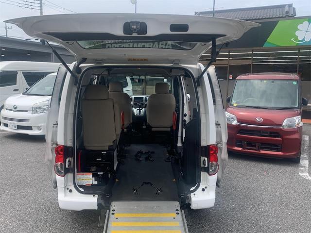ＮＶ２００バネットバン 　福祉車両　チェアキャブ　車いす２台積み仕様　電動インチ　車いす電動固定装置　ワイヤレスリモコン　オートステップ　キーレス　電動調整ミラー　リアクーラー（8枚目）