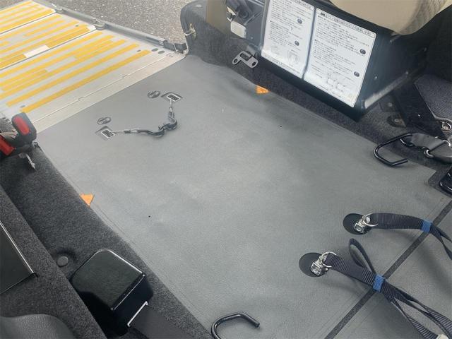 ＮＶ２００バネットバン 　福祉車両　チェアキャブ　車いす２台積み仕様　電動インチ　車いす電動固定装置　ワイヤレスリモコン　オートステップ　キーレス　電動調整ミラー　リアクーラー（12枚目）