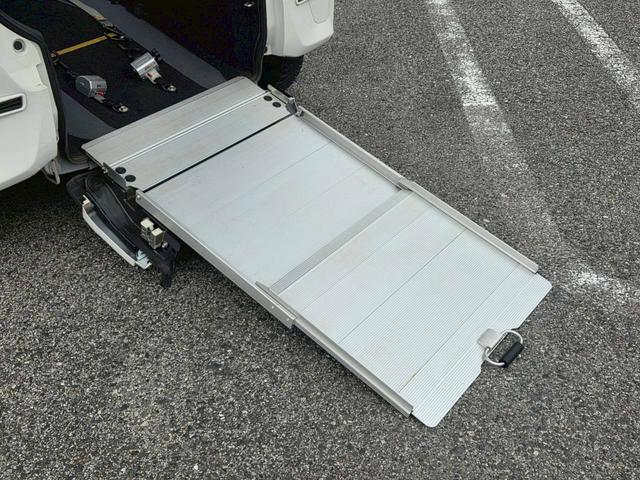 タント Ｌ　福祉車両　スロープタイプ　スマートアシスト　電動ウインチ　社外フルセグナビ　ＢＴ接続可　バックカメラ　６スピーカー　アップグレードパッケージ（4枚目）