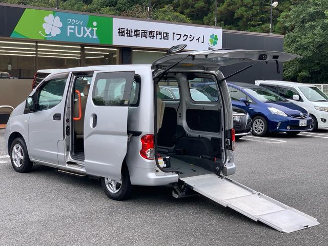 ＮＶ２００バネットバン 　車いす２台積み　オートステップ　電動固定装置　スライドドア　ＥＴＣ　ナビ　フルセグ　バックカメラ　乗車定員６人（2枚目）