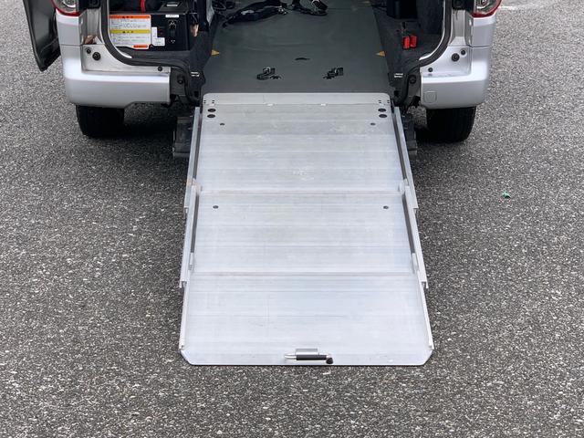 ＮＶ２００バネットバン 　車いす２台積み　オートステップ　電動固定装置　スライドドア　ＥＴＣ　ナビ　フルセグ　バックカメラ　乗車定員６人（4枚目）