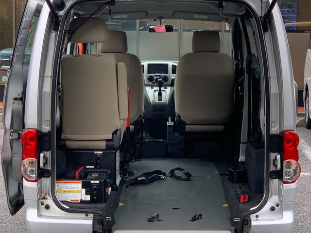 ＮＶ２００バネットバン 　車いす２台積み　オートステップ　電動固定装置　スライドドア　ＥＴＣ　ナビ　フルセグ　バックカメラ　乗車定員６人（5枚目）