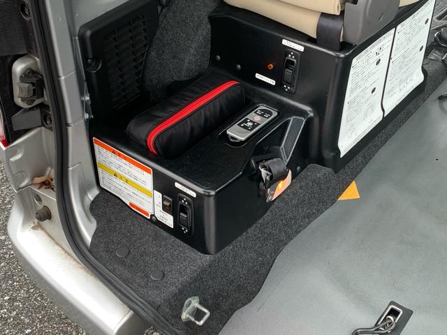 ＮＶ２００バネットバン 　車いす２台積み　オートステップ　電動固定装置　スライドドア　ＥＴＣ　ナビ　フルセグ　バックカメラ　乗車定員６人（6枚目）