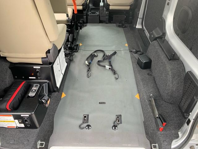 ＮＶ２００バネットバン 　車いす２台積み　オートステップ　電動固定装置　スライドドア　ＥＴＣ　ナビ　フルセグ　バックカメラ　乗車定員６人（7枚目）
