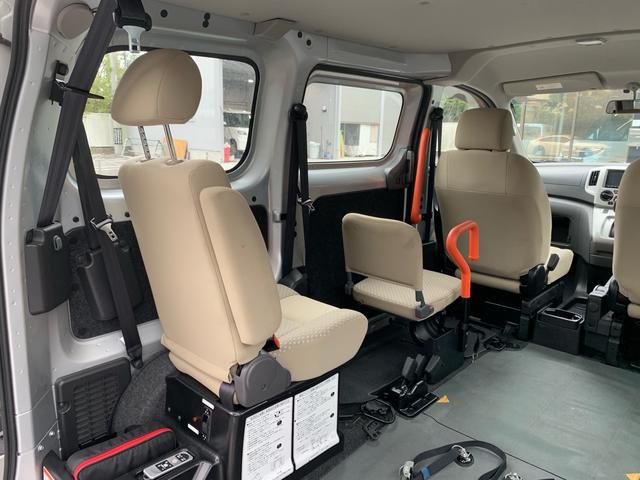 ＮＶ２００バネットバン 　車いす２台積み　オートステップ　電動固定装置　スライドドア　ＥＴＣ　ナビ　フルセグ　バックカメラ　乗車定員６人（12枚目）