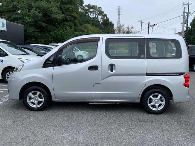 ＮＶ２００バネットバン 　車いす２台積み　オートステップ　電動固定装置　スライドドア　ＥＴＣ　ナビ　フルセグ　バックカメラ　乗車定員６人（17枚目）