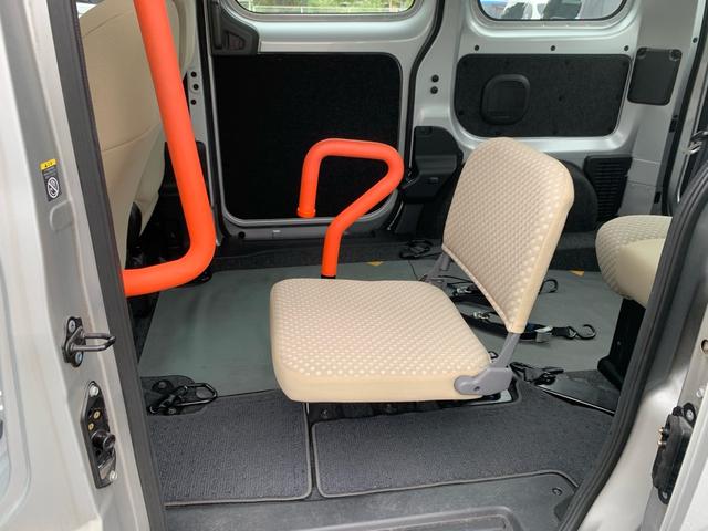 ＮＶ２００バネットバン 　車いす２台積み　オートステップ　電動固定装置　スライドドア　ＥＴＣ　ナビ　フルセグ　バックカメラ　乗車定員６人（32枚目）