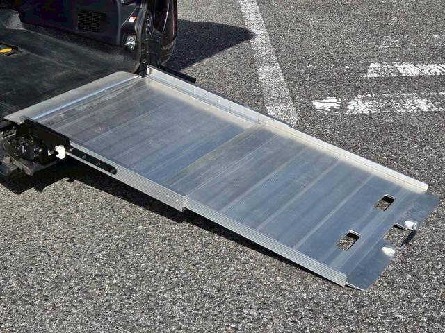 ノア 福祉車両 XウェルキャブタイプI 車いす1台積み仕様 電動スライドドア 純正ナビTV バックカメラ 後席フリップダウンモニター スマートキー セーフティセンス(3枚目)