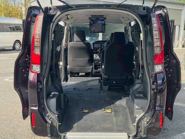 ノア 福祉車両 XウェルキャブタイプI 車いす1台積み仕様 電動スライドドア 純正ナビTV バックカメラ 後席フリップダウンモニター スマートキー セーフティセンス(4枚目)