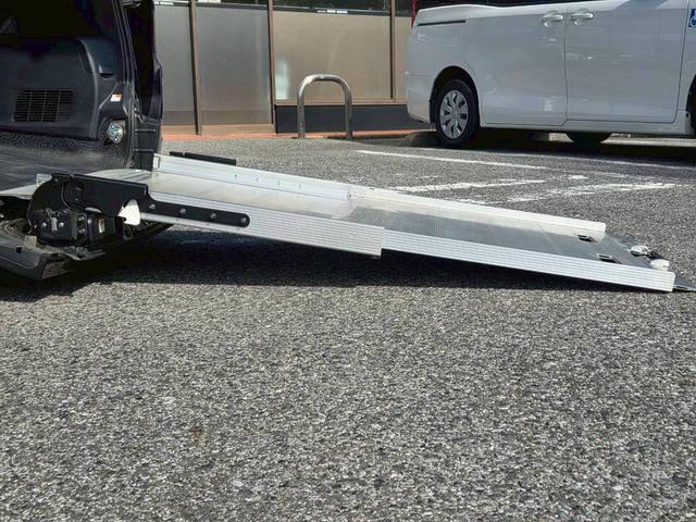 ノア 福祉車両 XウェルキャブタイプI 車いす1台積み仕様 電動スライドドア 純正ナビTV バックカメラ 後席フリップダウンモニター スマートキー セーフティセンス(5枚目)