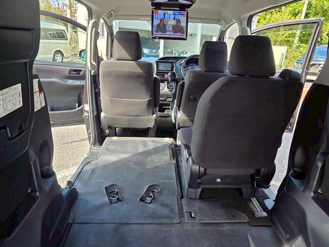 ノア 福祉車両 XウェルキャブタイプI 車いす1台積み仕様 電動スライドドア 純正ナビTV バックカメラ 後席フリップダウンモニター スマートキー セーフティセンス(7枚目)