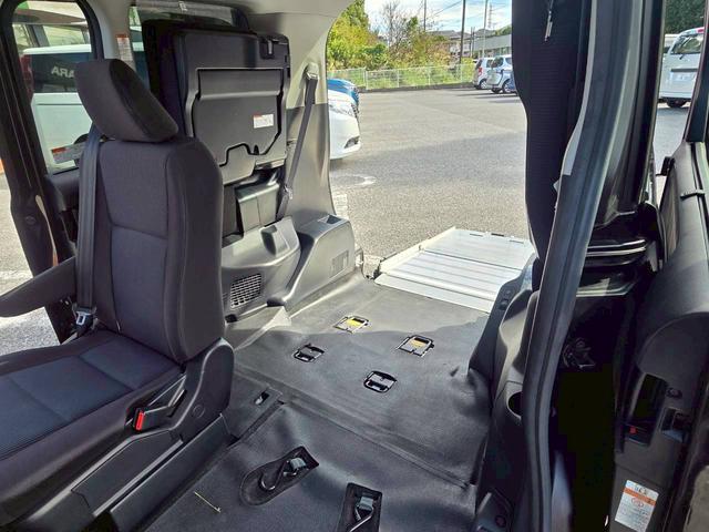 ノア 福祉車両 XウェルキャブタイプI 車いす1台積み仕様 電動スライドドア 純正ナビTV バックカメラ 後席フリップダウンモニター スマートキー セーフティセンス(8枚目)