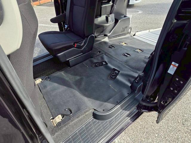 ノア 福祉車両 XウェルキャブタイプI 車いす1台積み仕様 電動スライドドア 純正ナビTV バックカメラ 後席フリップダウンモニター スマートキー セーフティセンス(9枚目)