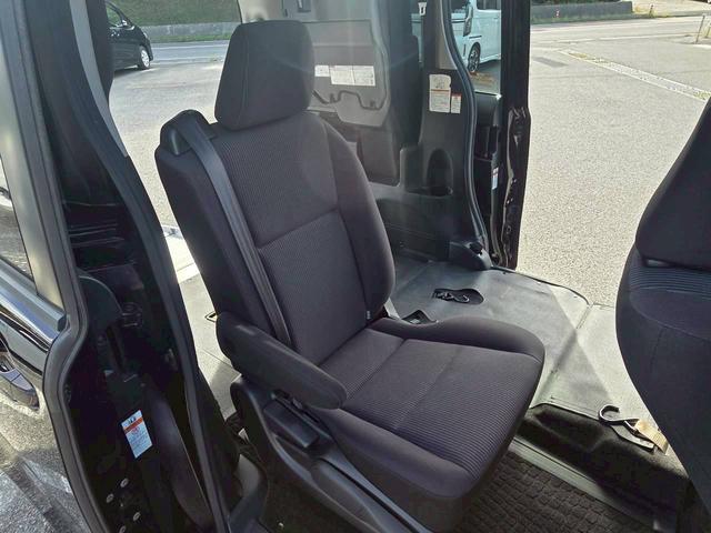 ノア 福祉車両 XウェルキャブタイプI 車いす1台積み仕様 電動スライドドア 純正ナビTV バックカメラ 後席フリップダウンモニター スマートキー セーフティセンス(10枚目)