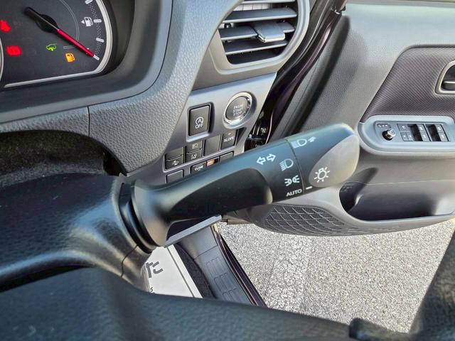 ノア 福祉車両 XウェルキャブタイプI 車いす1台積み仕様 電動スライドドア 純正ナビTV バックカメラ 後席フリップダウンモニター スマートキー セーフティセンス(16枚目)