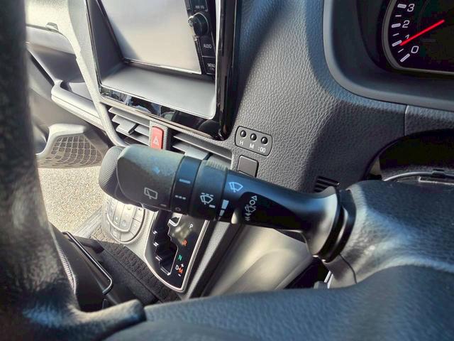 ノア 福祉車両 XウェルキャブタイプI 車いす1台積み仕様 電動スライドドア 純正ナビTV バックカメラ 後席フリップダウンモニター スマートキー セーフティセンス(17枚目)