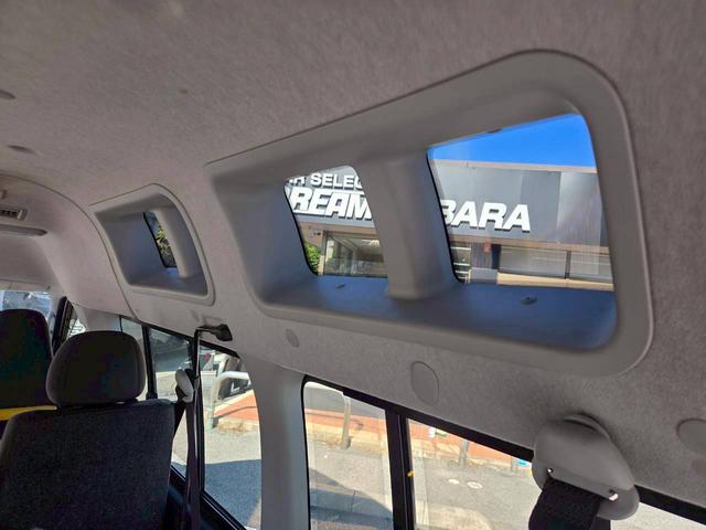 ハイエースバン 福祉車両 Bタイプ 車いす2基積み仕様車 10人乗り 純正ストレッチャー固定装置 電動スライドドア 電動サイドステップ 電動格納ミラー クリアランスソナー ルーフサイドウインドウ ワンオーナー(11枚目)