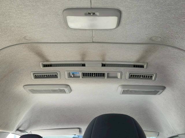 ハイエースバン 福祉車両 Bタイプ 車いす2基積み仕様車 10人乗り 純正ストレッチャー固定装置 電動スライドドア 電動サイドステップ 電動格納ミラー クリアランスソナー ルーフサイドウインドウ ワンオーナー(13枚目)