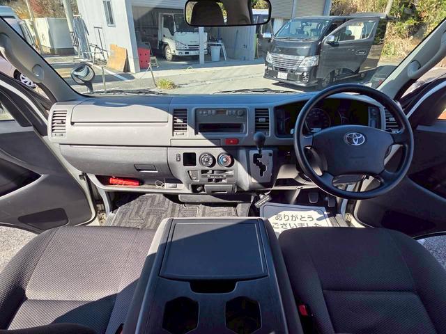 ハイエースバン 福祉車両 Bタイプ 車いす2基積み仕様車 10人乗り 純正ストレッチャー固定装置 電動スライドドア 電動サイドステップ 電動格納ミラー クリアランスソナー ルーフサイドウインドウ ワンオーナー(19枚目)