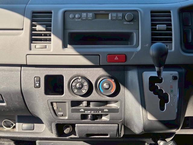 ハイエースバン 福祉車両 Bタイプ 車いす2基積み仕様車 10人乗り 純正ストレッチャー固定装置 電動スライドドア 電動サイドステップ 電動格納ミラー クリアランスソナー ルーフサイドウインドウ ワンオーナー(20枚目)