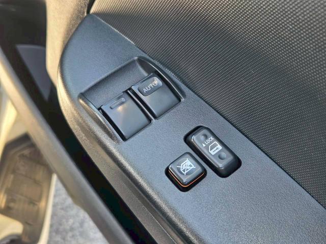 ハイエースバン 福祉車両 Bタイプ 車いす2基積み仕様車 10人乗り 純正ストレッチャー固定装置 電動スライドドア 電動サイドステップ 電動格納ミラー クリアランスソナー ルーフサイドウインドウ ワンオーナー(22枚目)