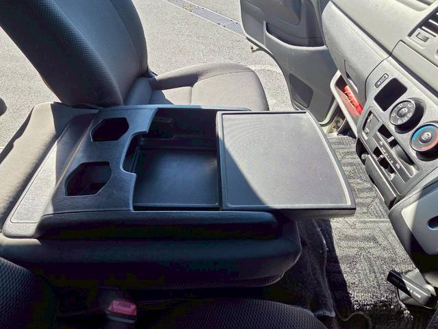 ハイエースバン 福祉車両 Bタイプ 車いす2基積み仕様車 10人乗り 純正ストレッチャー固定装置 電動スライドドア 電動サイドステップ 電動格納ミラー クリアランスソナー ルーフサイドウインドウ ワンオーナー(25枚目)