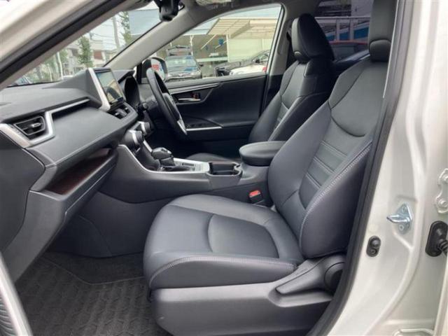 ＲＡＶ４ ４ＷＤ　Ｇ　保証書／純正　９インチ　ＳＤナビ／衝突安全装置／シートヒーター　前席／車線逸脱防止支援システム／シート　合皮／電動バックドア／ヘッドランプ　ＬＥＤ／Ｂｌｕｅｔｏｏｔｈ接続／ＥＴＣ／ＥＢＤ付ＡＢＳ（5枚目）