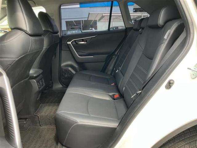 ＲＡＶ４ ４ＷＤ　Ｇ　保証書／純正　９インチ　ＳＤナビ／衝突安全装置／シートヒーター　前席／車線逸脱防止支援システム／シート　合皮／電動バックドア／ヘッドランプ　ＬＥＤ／Ｂｌｕｅｔｏｏｔｈ接続／ＥＴＣ／ＥＢＤ付ＡＢＳ（6枚目）